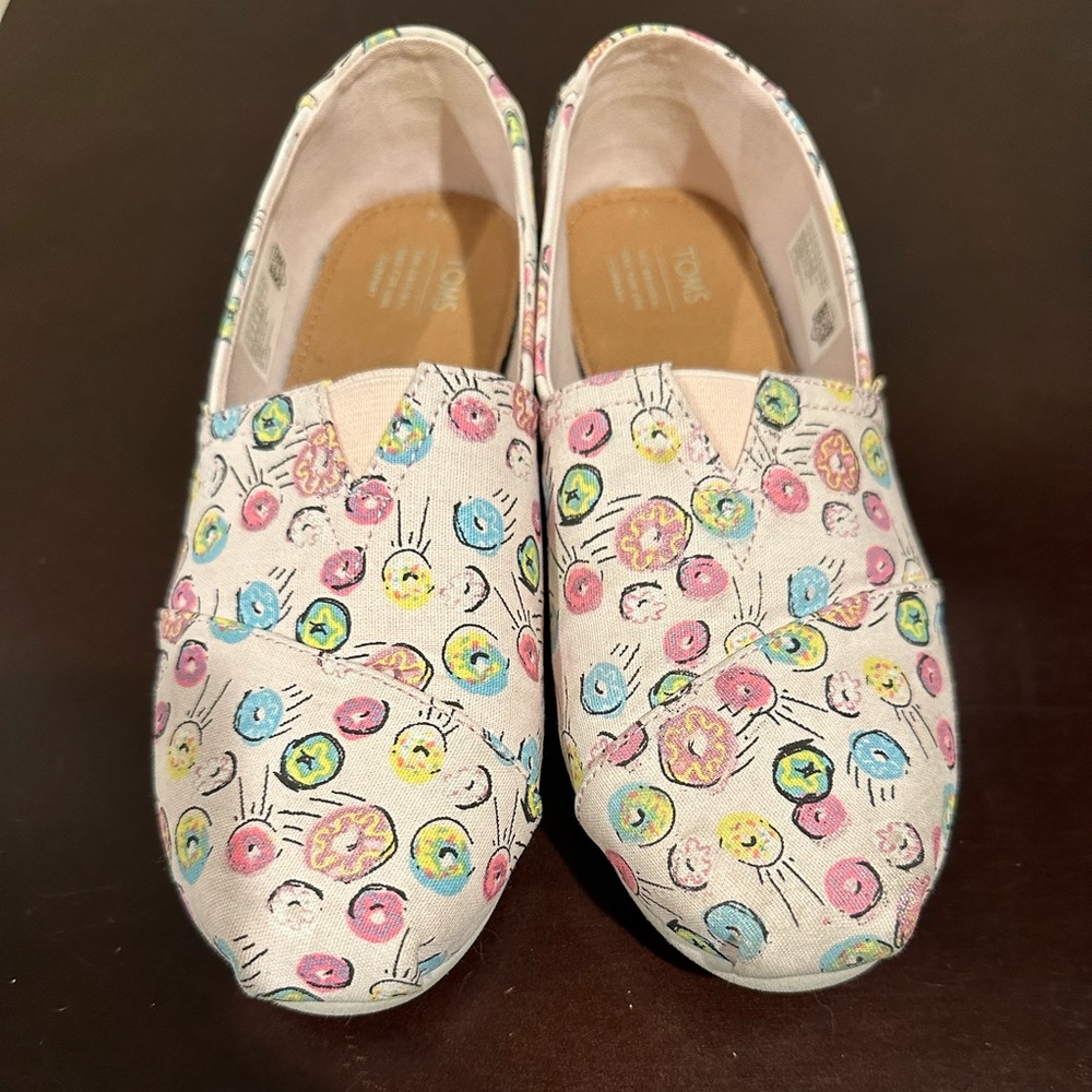 Toms size youth 4